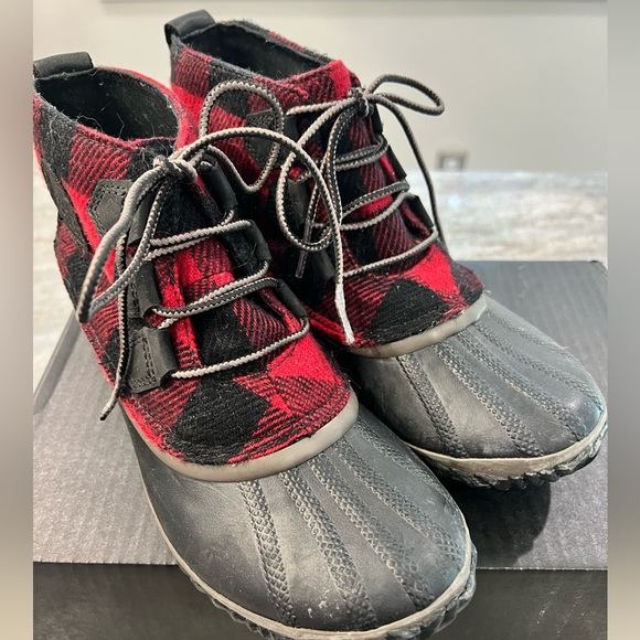 Sorel “Out N About” Boots, Size 8 - Picture 6 of 6